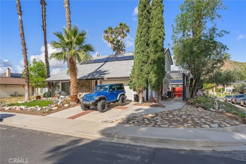 28975 Gladiolus Drive