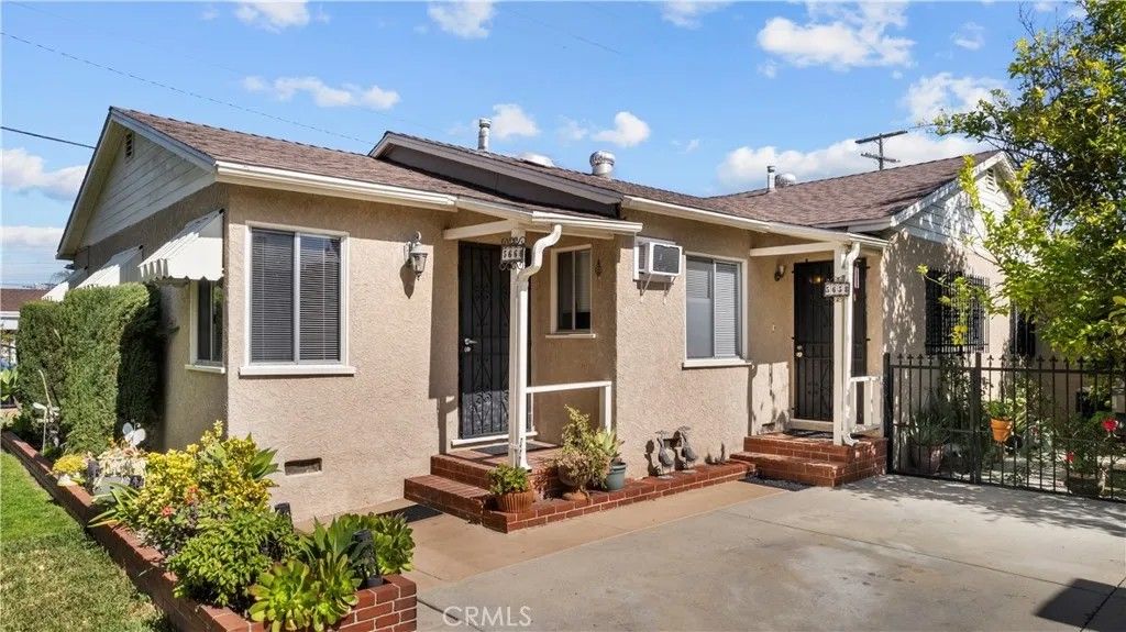 Photo of 5658 Willowcrest Ave, North Hollywood, CA 91601 (MLS # SR26039797)