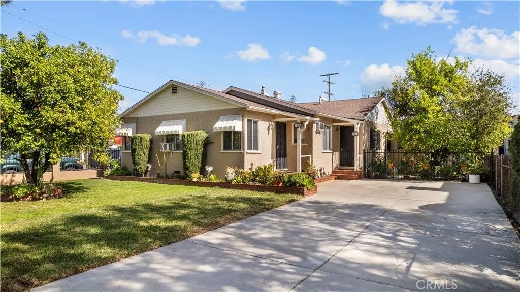 Photo of 5658 Willowcrest Ave, North Hollywood, CA 91601 (MLS # SR26039797)