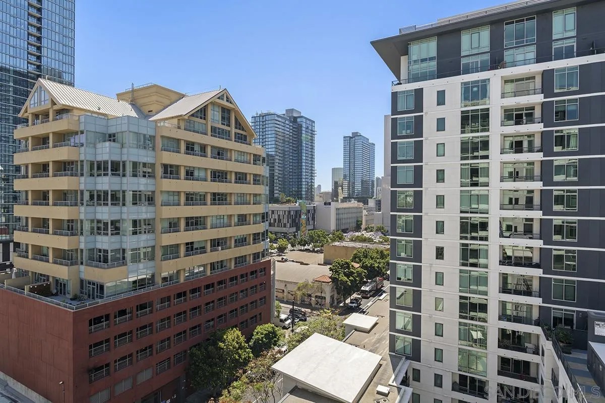 425 W Beech Street 1251