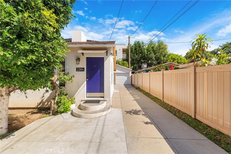 239 W Hillcrest