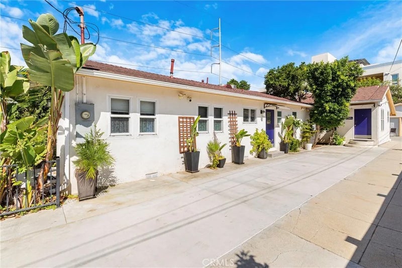 239 W Hillcrest