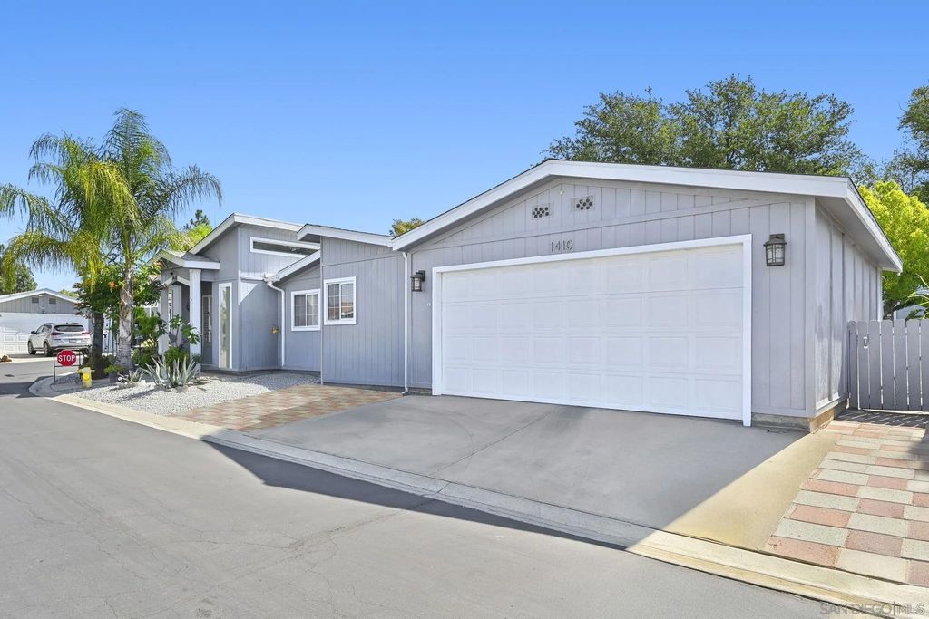 Photo of 1410 Martinique Drive, Hemet, CA 92543 (MLS # 2600508)