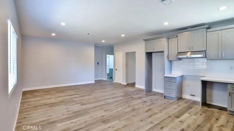 1246 S Baker Street