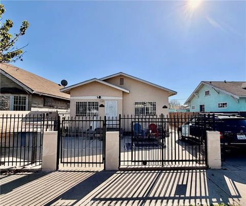Photo of 536 W 42nd Street, Los Angeles, CA 90037 (MLS # SR26054789)