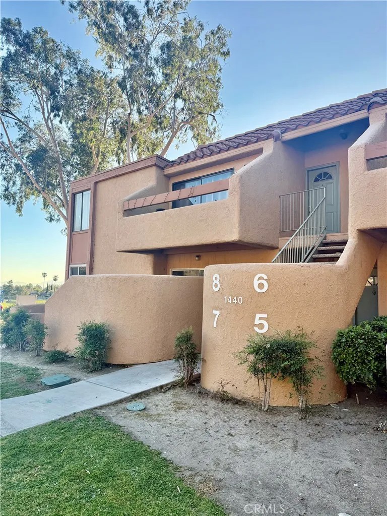 1440 W Edgehill 8
