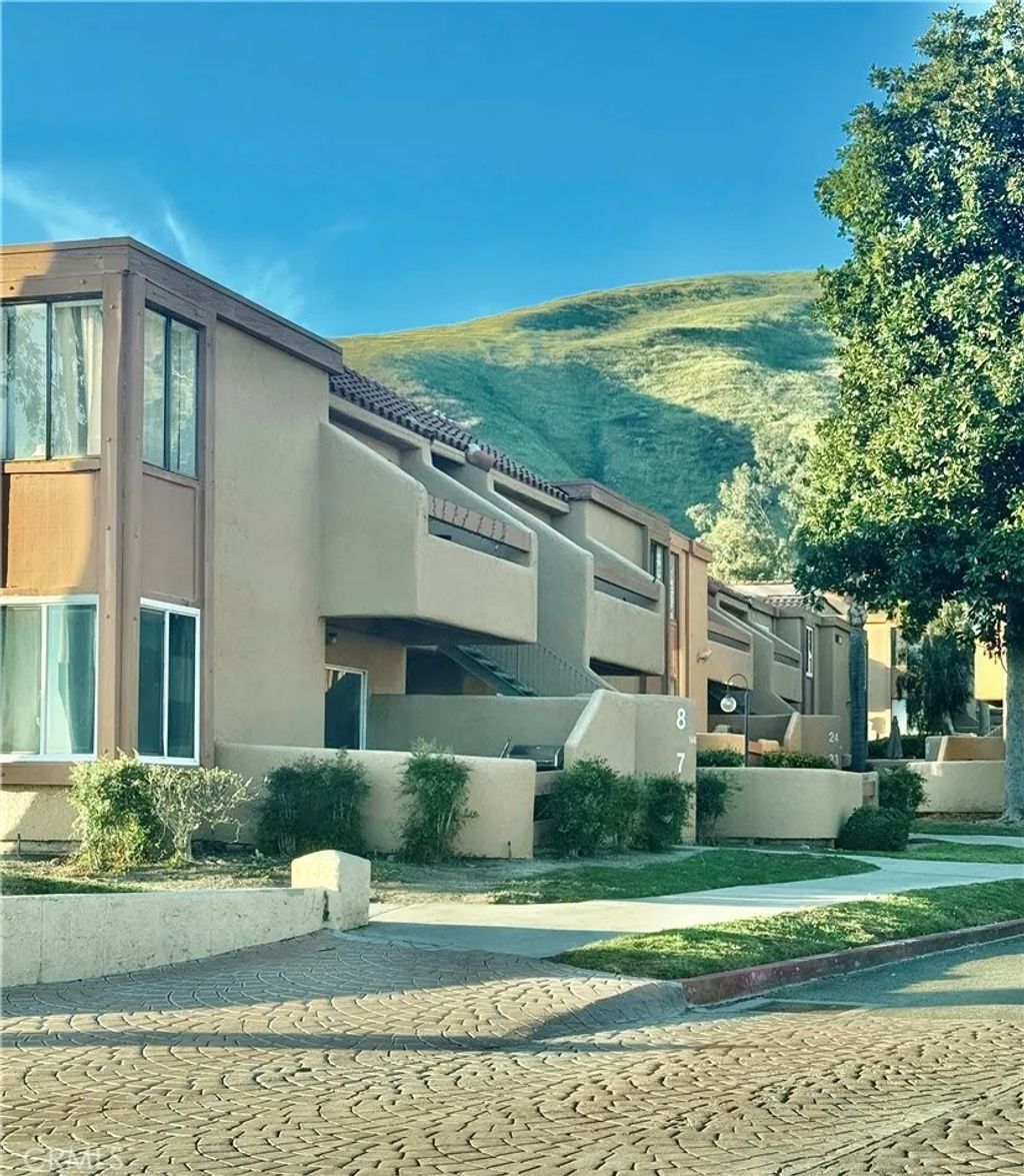 Photo of 1440 W Edgehill Rd #8, San Bernardino, CA 92405 (MLS # CV26029153)