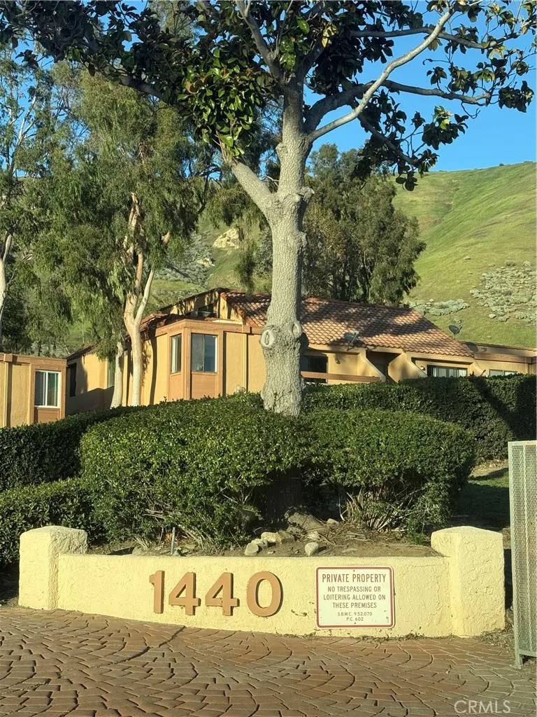 1440 W Edgehill 8