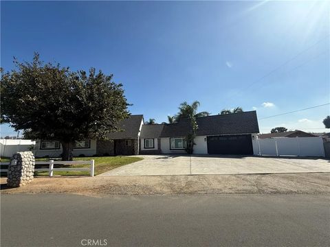 Photo of 2171 Indian Horse Dr, Norco, CA 92860 (MLS # IV25245223) Photo of 2171 Indian Horse Dr, Norco, CA 92860 (MLS # IV25245223)