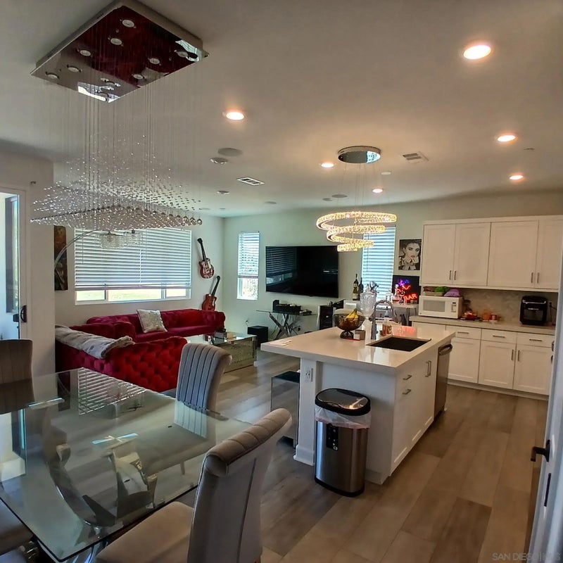 2430 Cascalote Loop
