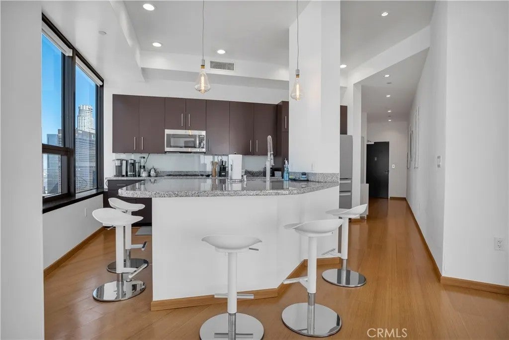 1100 Wilshire Boulevard 3302