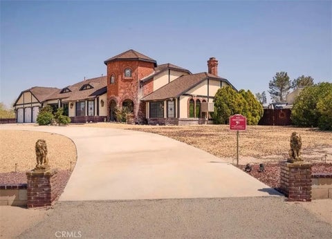 Photo of 13889 Olathe RD, Apple Valley, CA 92307 (MLS # HD26137181)