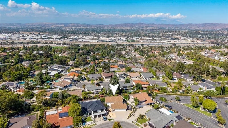 5217 E Rolling Hills Drive