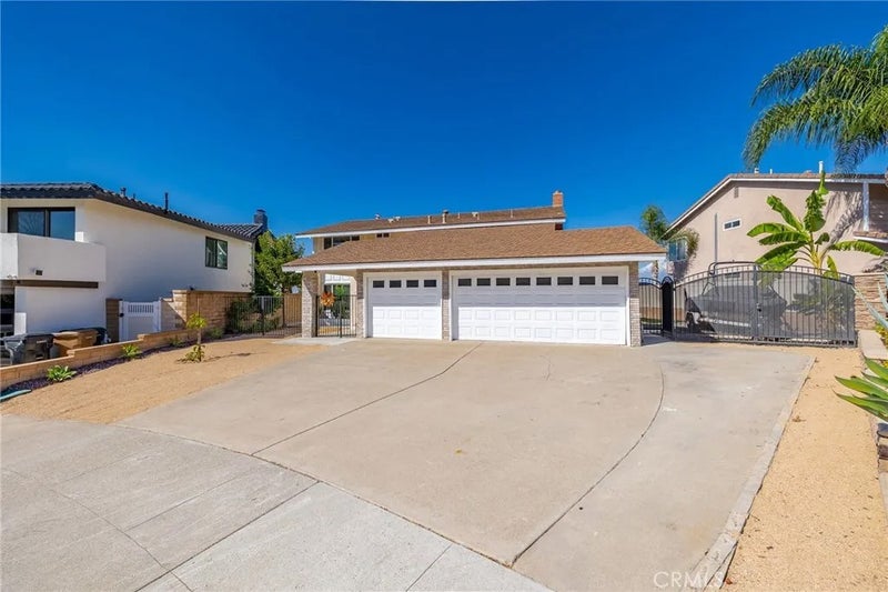 5217 E Rolling Hills Drive