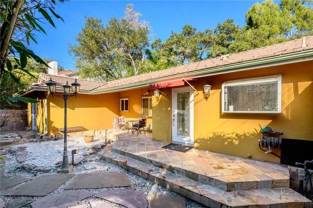 Photo of 1544 Golf Club, Glendale, CA 91206 (MLS # GD26012475)