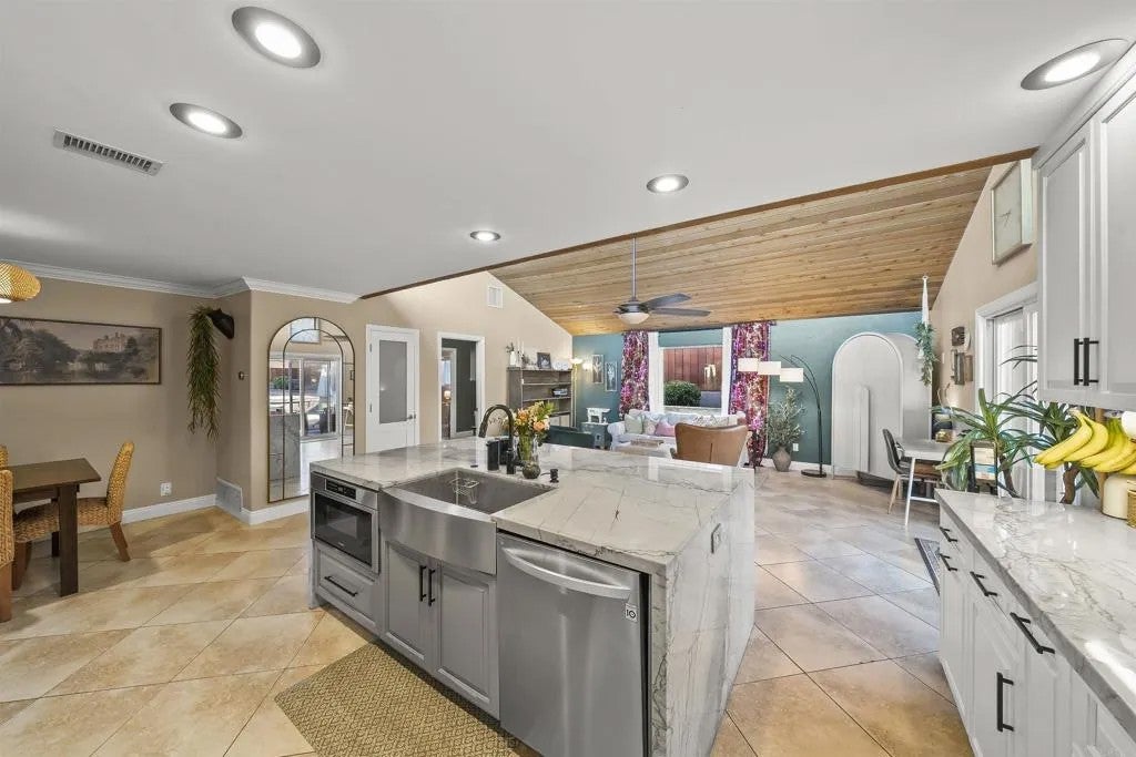 870 Linda Lane