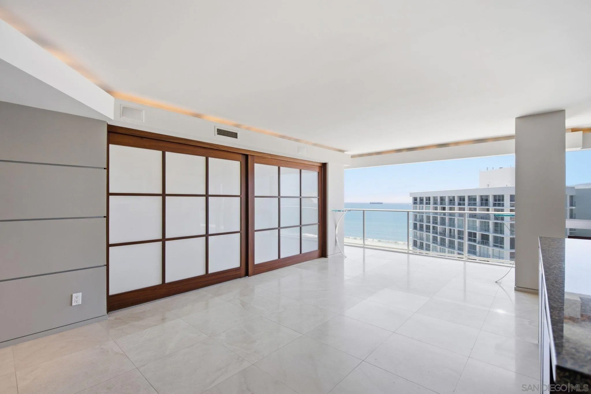 1710 Avenida del Mundo PH02