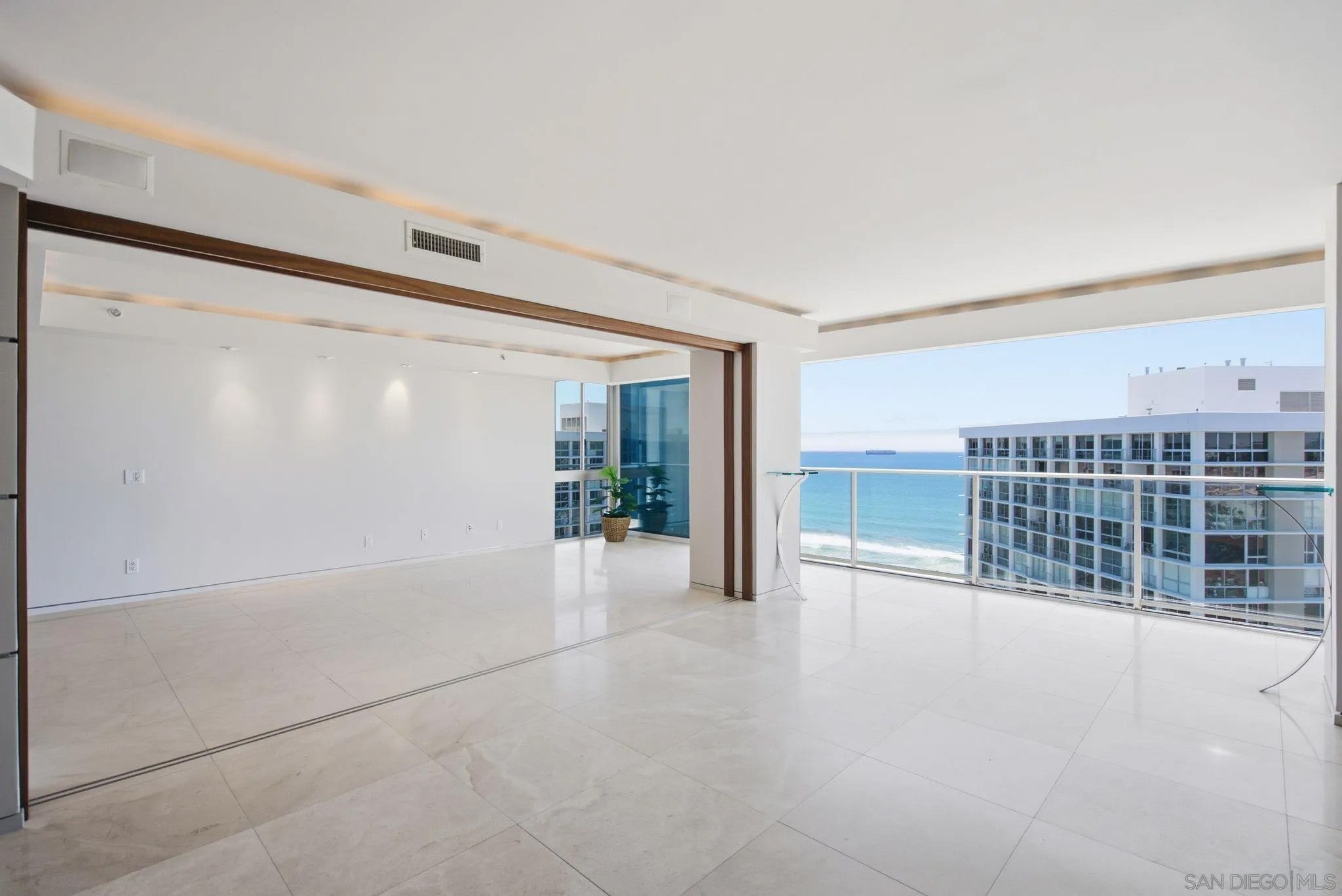 1710 Avenida del Mundo PH02