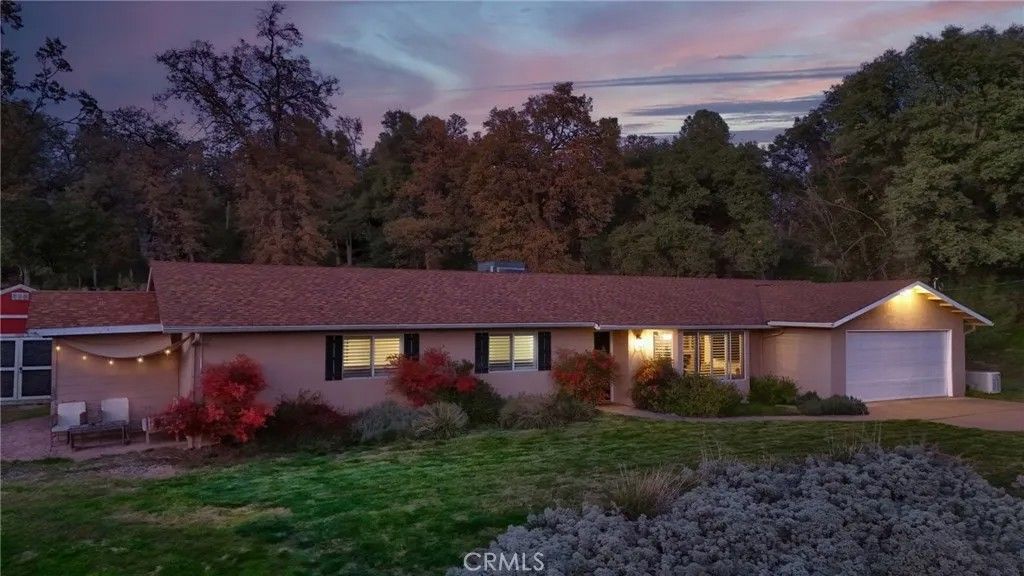 Photo of 40740 Road 425A, Oakhurst, CA 93644 (MLS # FR25273876)