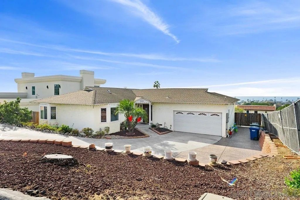 Photo of 601 N Granados Ave, Solana Beach, CA 92075 (MLS # 260001495)