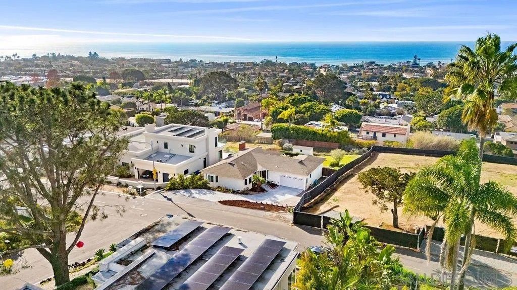 Photo of 601 N Granados Ave, Solana Beach, CA 92075 (MLS # 260001495)