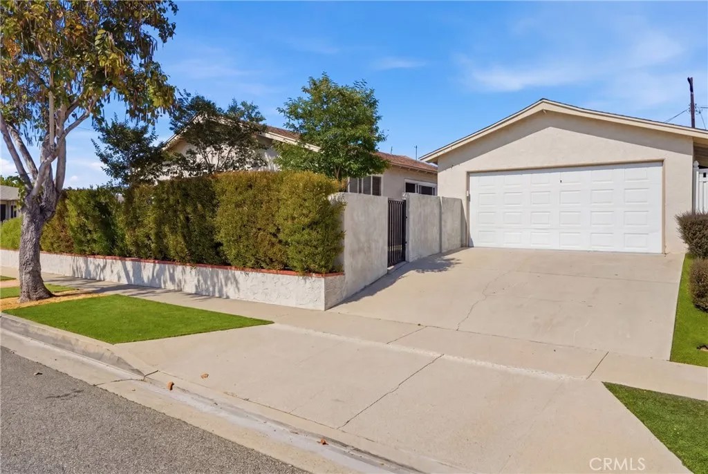 525 E 246th
