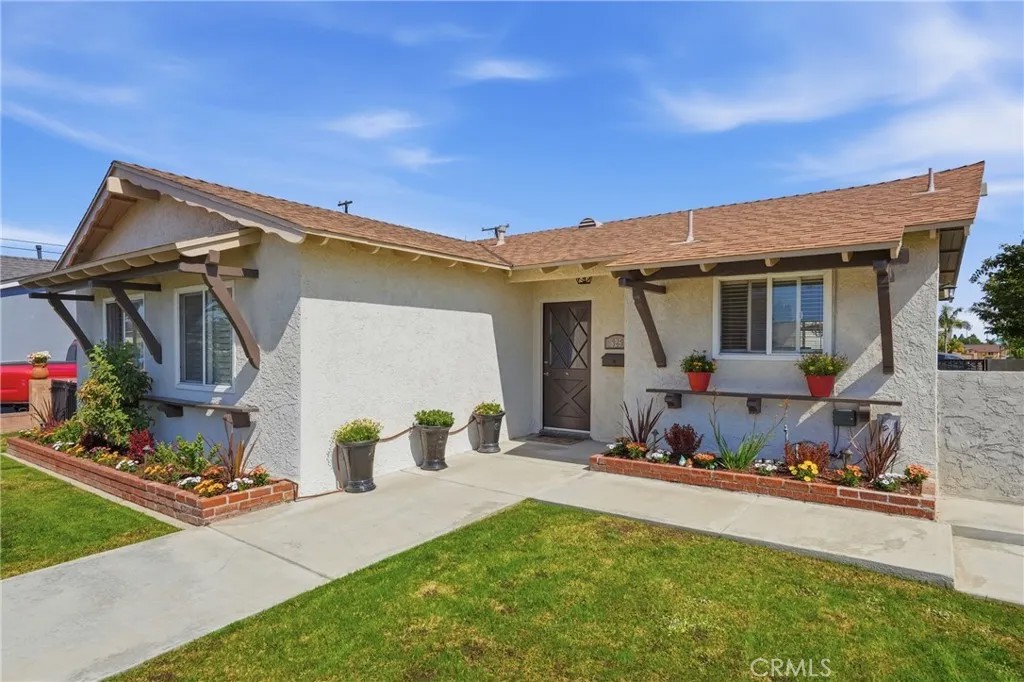 525 E 246th