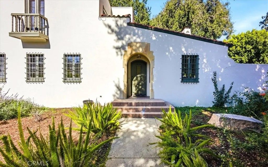 Photo of 489 W 6th St, Claremont, CA 91711 (MLS # CV26012901)