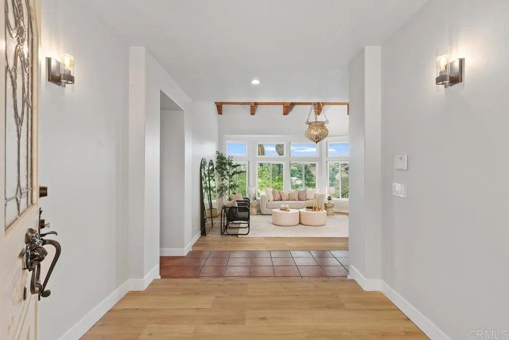 2718 Via Del Robles