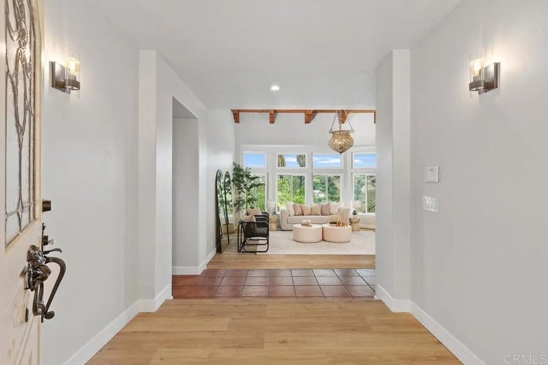 2718 Via Del Robles