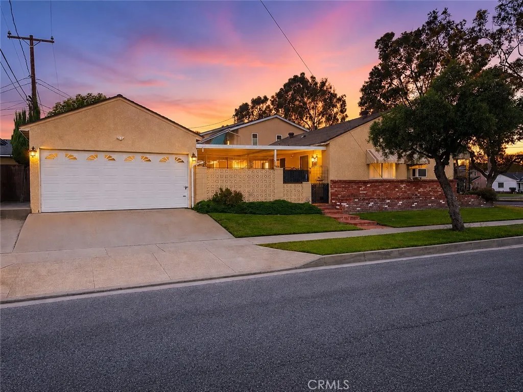2528 Del Amo