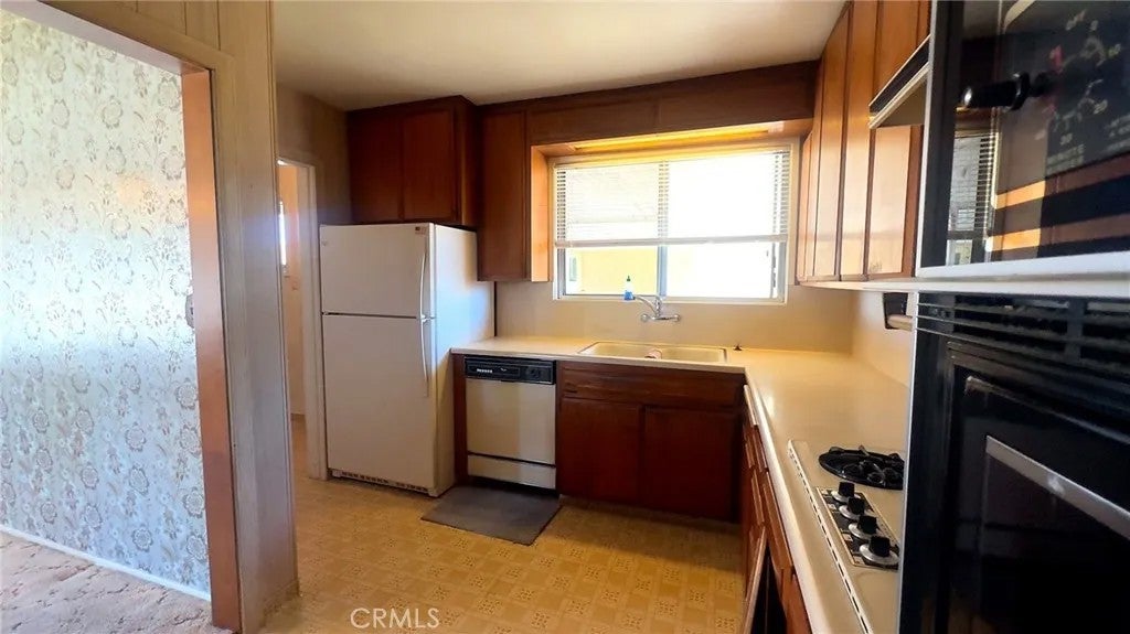2528 Del Amo