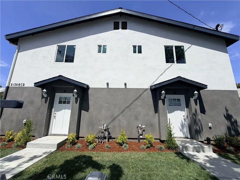 213 E Raymond