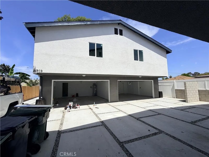 213 E Raymond