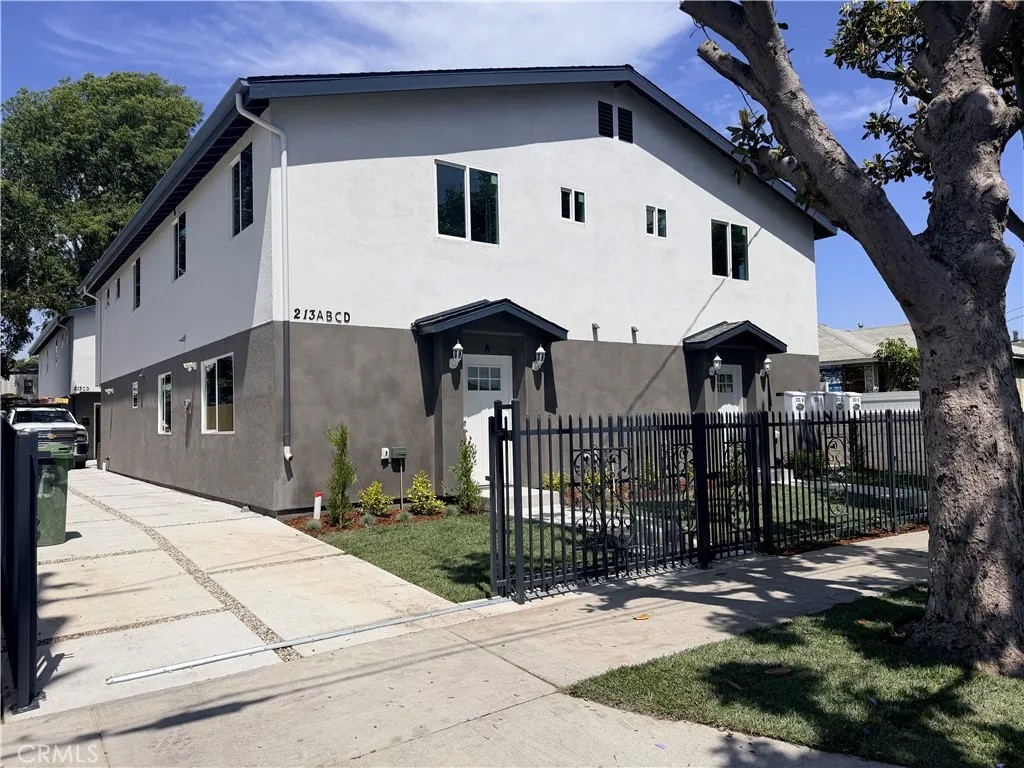 213 E Raymond