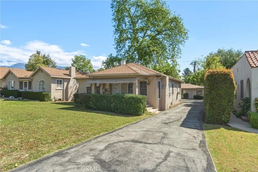 Photo of 70 S Parkwood Ave, Pasadena, CA 91107 (MLS # AR26087452)