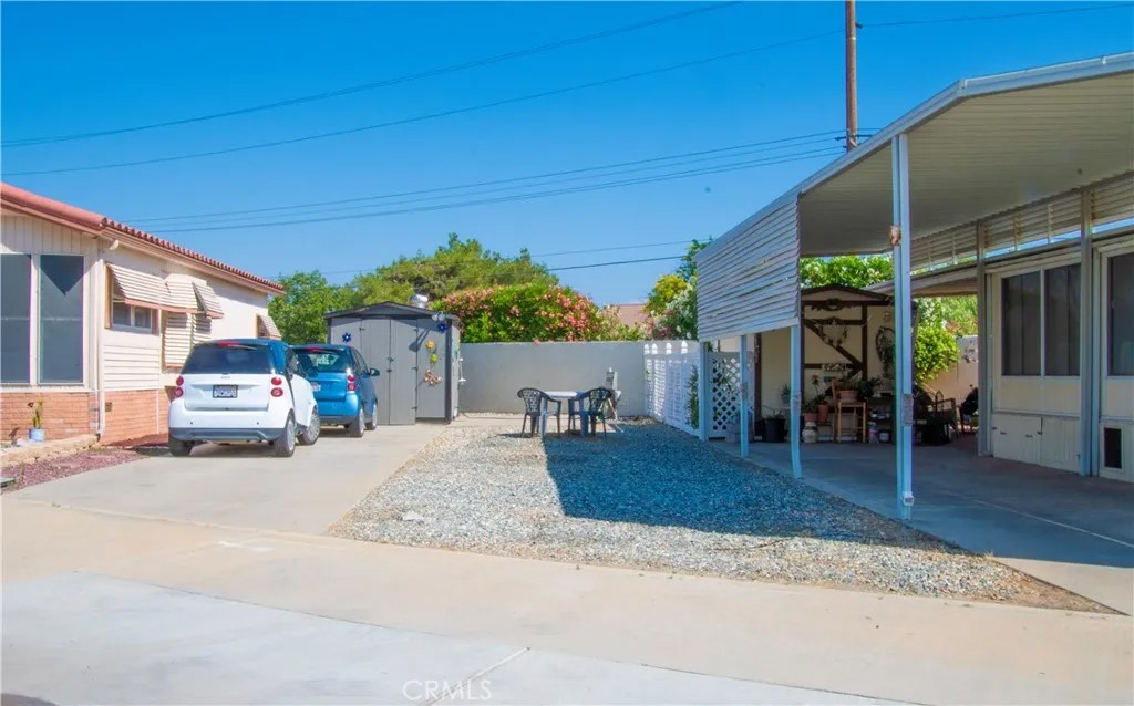 1295 S Cawston