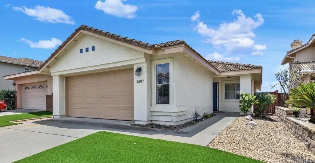 Photo of 2507 Starlight GLN, Escondido, CA 92026 (MLS # NDP2604365)