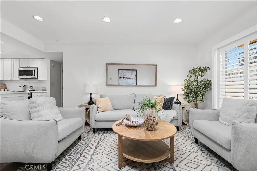 5257 Radford Ave 101