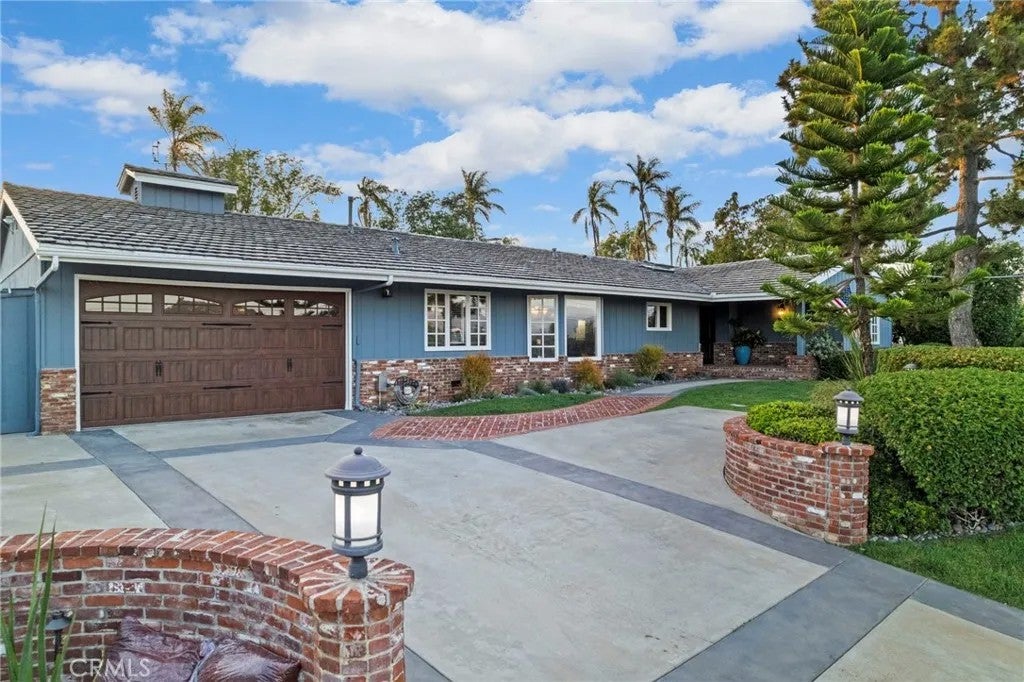 Photo of 1618 Alapat Drive, Escondido, CA 92027 (MLS # SW26063124)