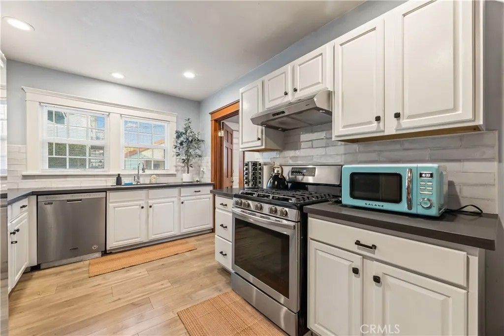 Photo of 736 Redonde Avenue, Long Beach, CA 90804 (MLS # SR26094861)