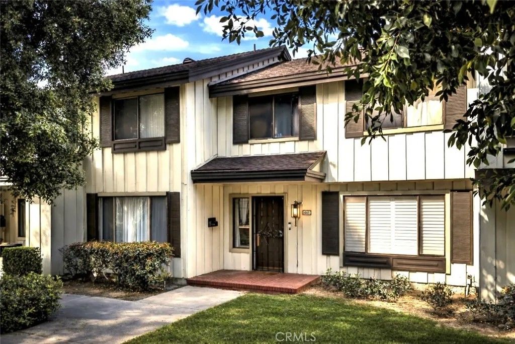 Photo of 9903 Karmont Ave, South Gate, CA 90280 (MLS # DW26068050)