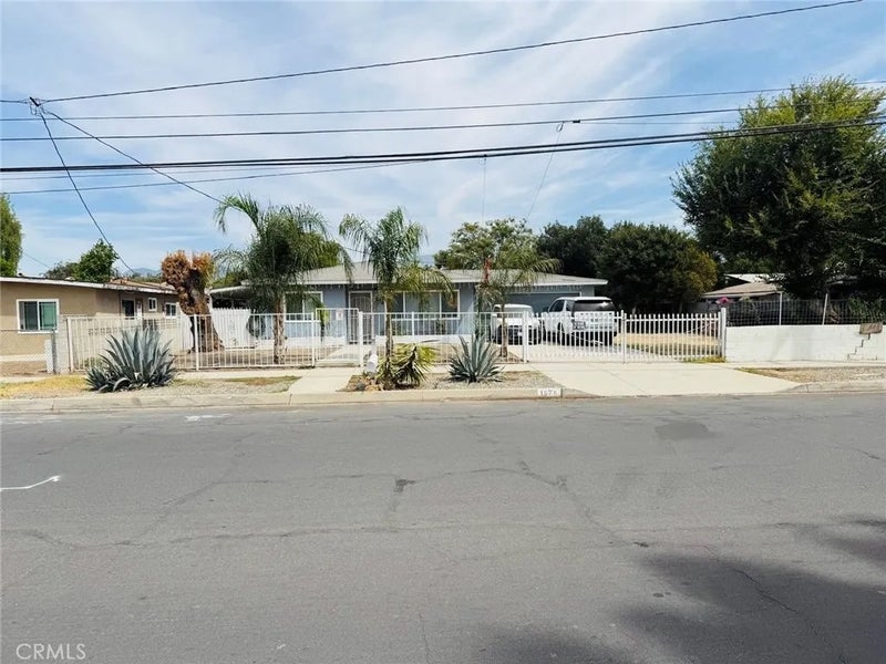 1876 W 9TH Street