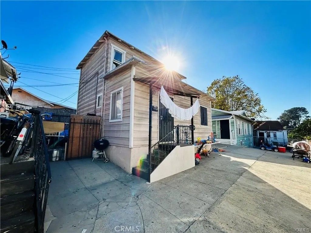Photo of 1530 W Temple Street, Los Angeles, CA 90026 (MLS # DW26032880)