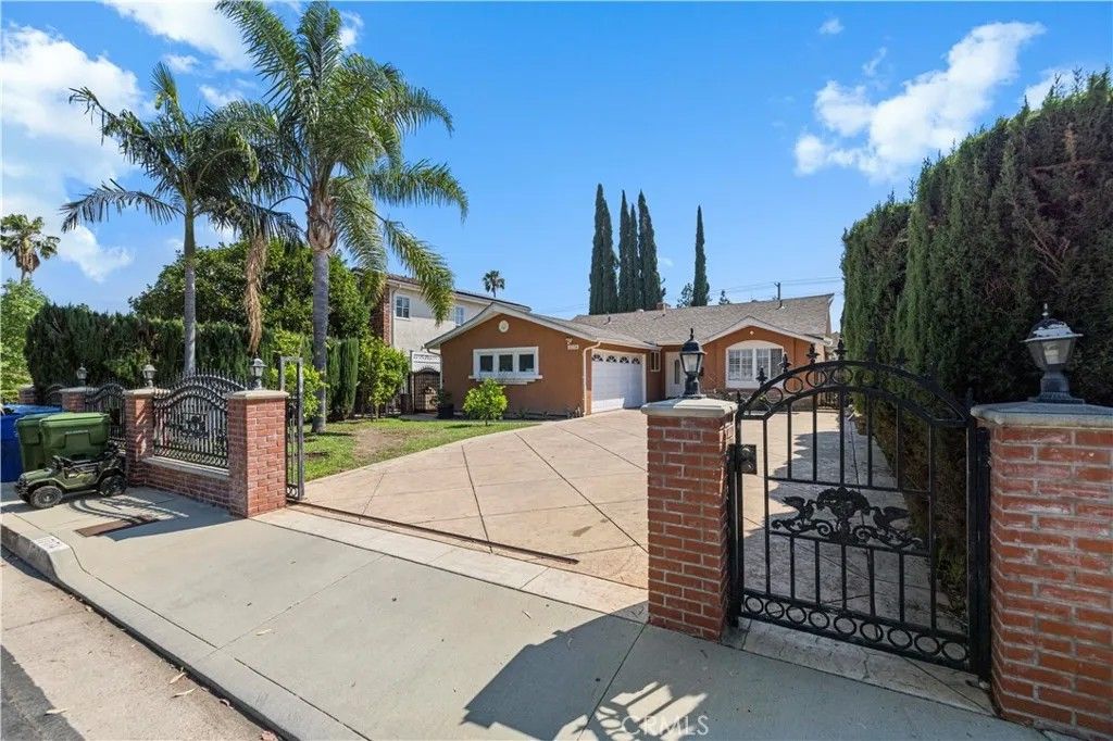 Photo of 17174 Los Alimos St, Granada Hills, CA 91344 (MLS # SR26051669)