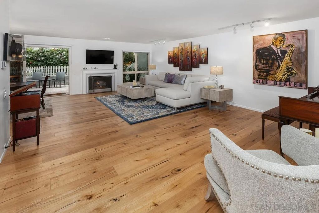 Photo of 2047 Caminito Circulo Norte, La Jolla, CA 92037 (MLS # 260006119)