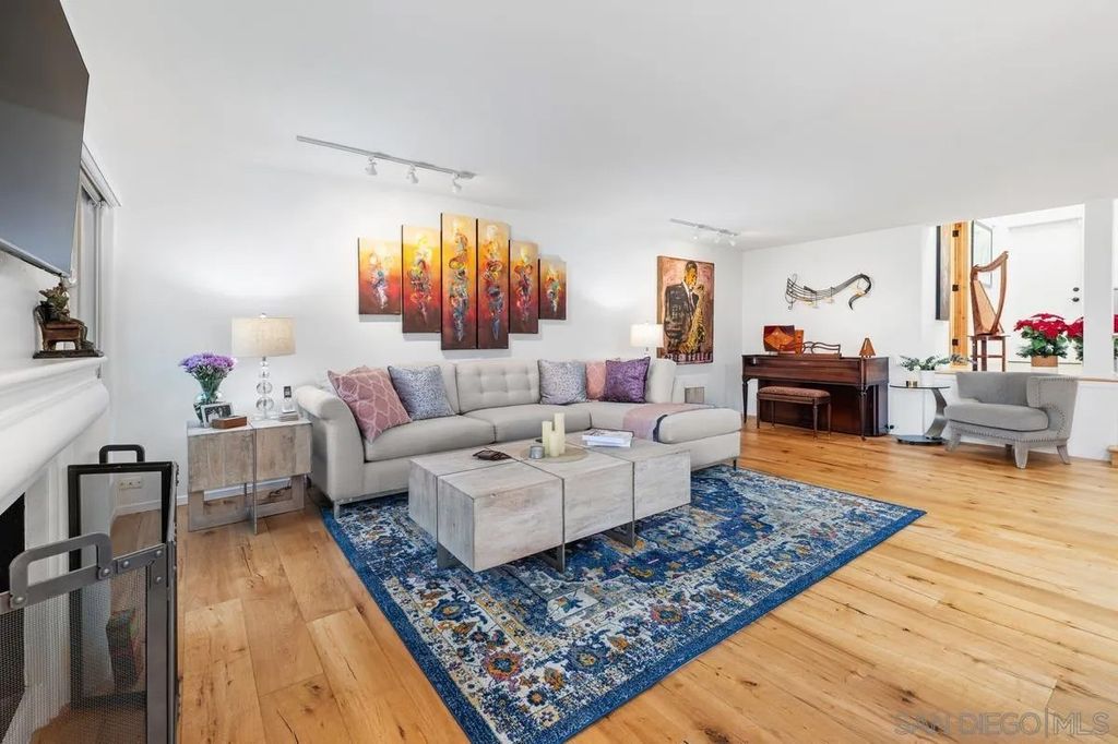 Photo of 2047 Caminito Circulo Norte, La Jolla, CA 92037 (MLS # 260006119)