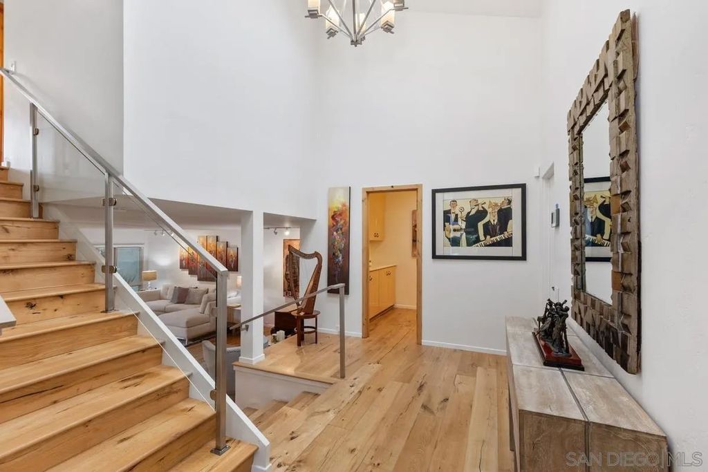 Photo of 2047 Caminito Circulo Norte, La Jolla, CA 92037 (MLS # 260006119)