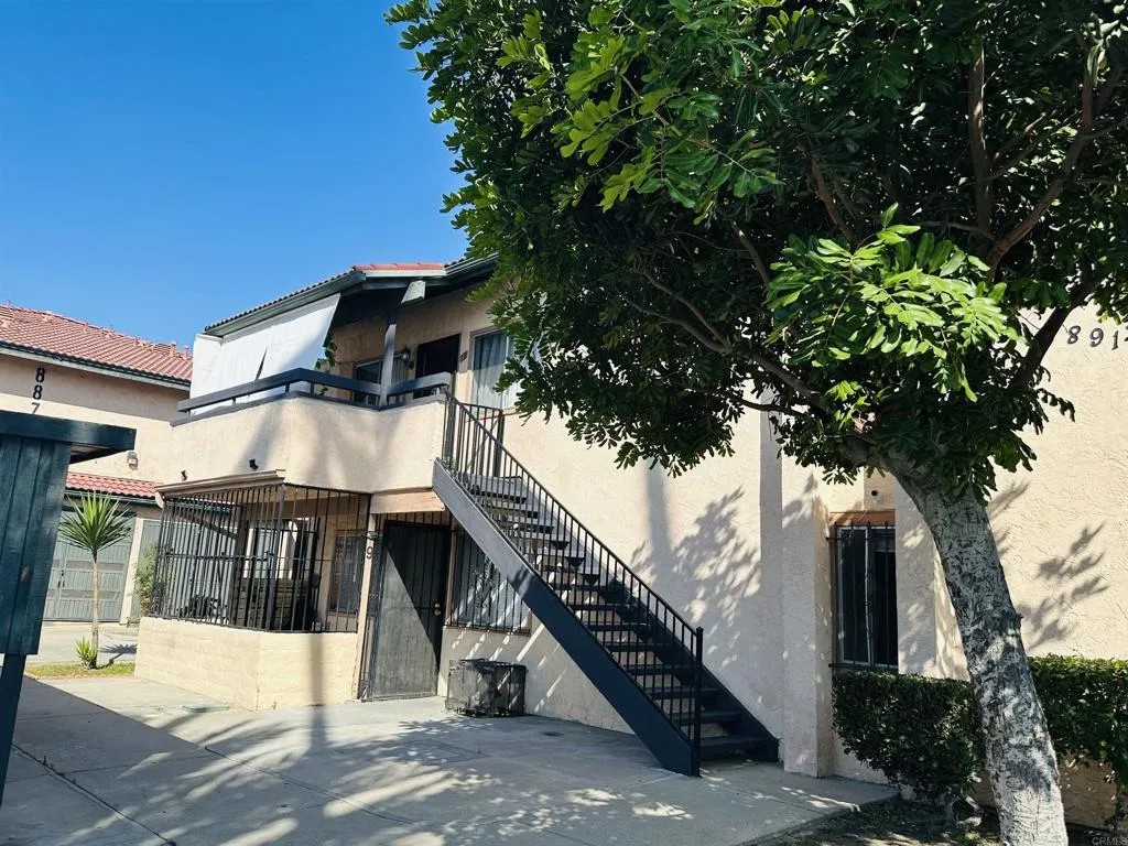 891 w San Ysidro Blvd 9