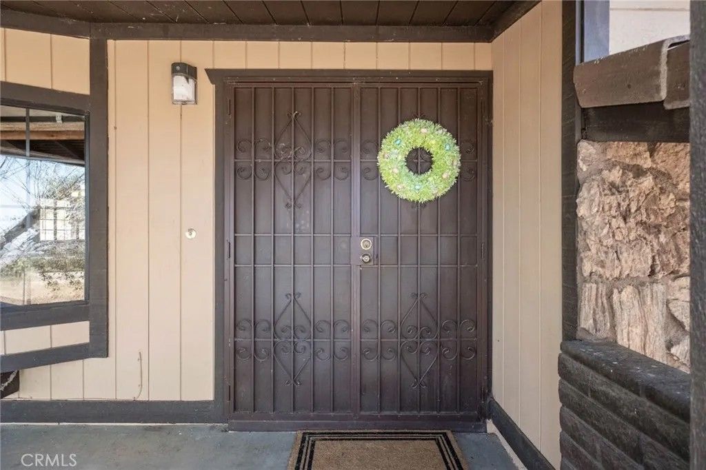 Photo of 984 Pinon Road, Pinon Hills, CA 92372 (MLS # HD26085004)